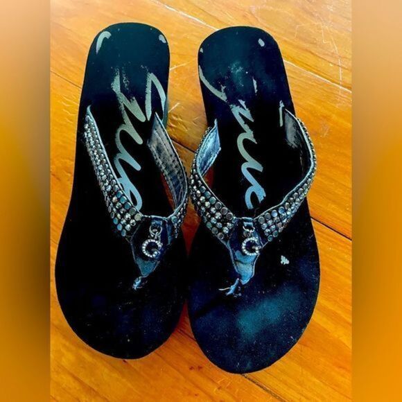 Like NEW! Size 10 Guess black platform wedge sandals flip flops - Picture 1 of 4